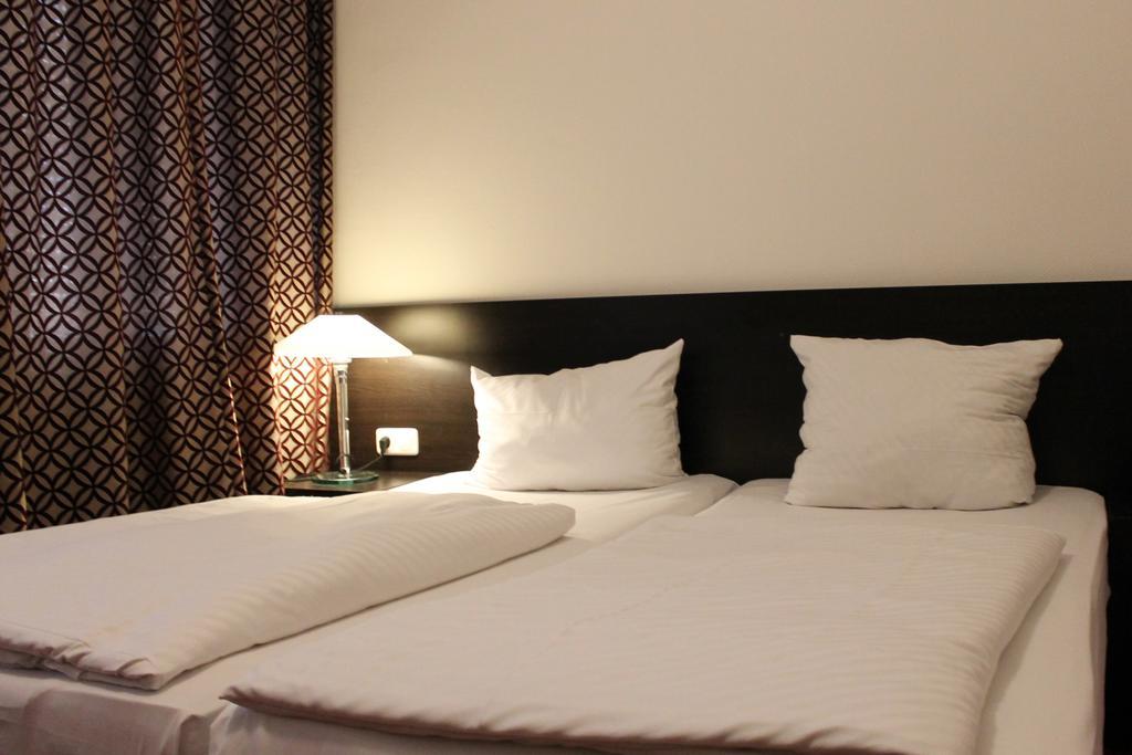 Aariana Hotel Оффенбах Экстерьер фото
