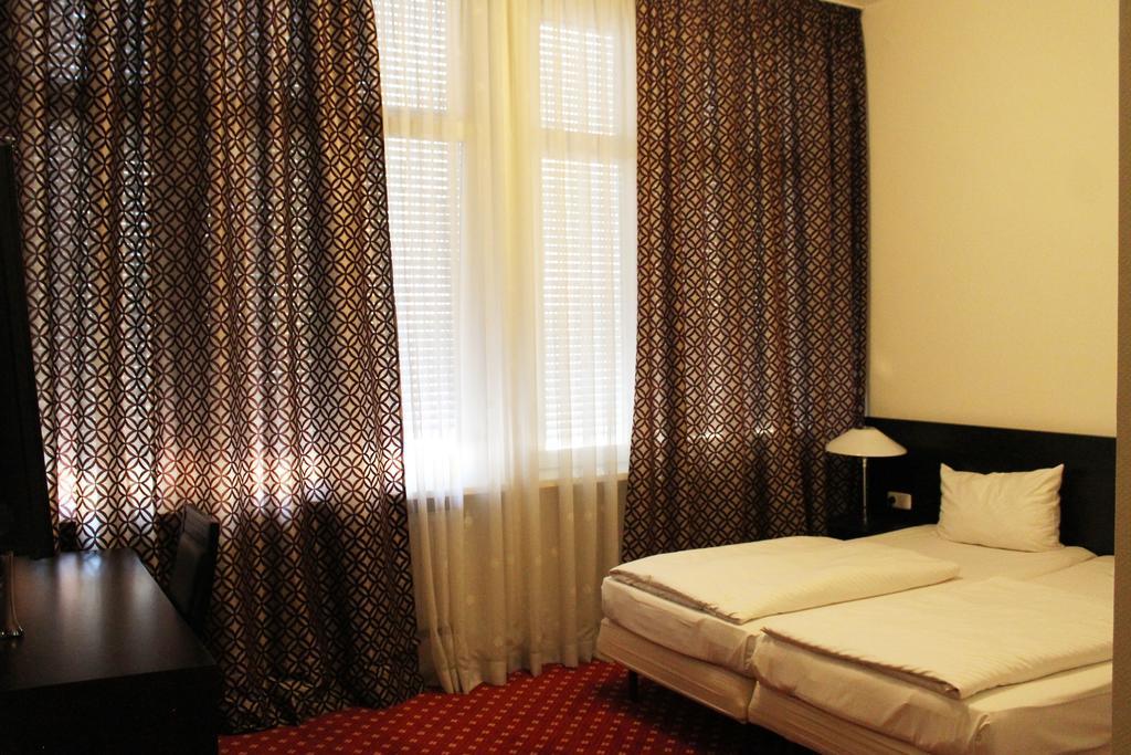 Aariana Hotel Оффенбах Экстерьер фото