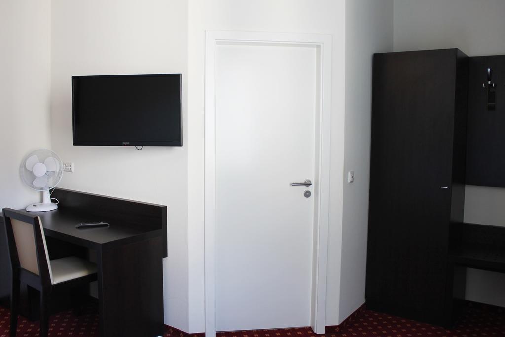 Aariana Hotel Оффенбах Экстерьер фото