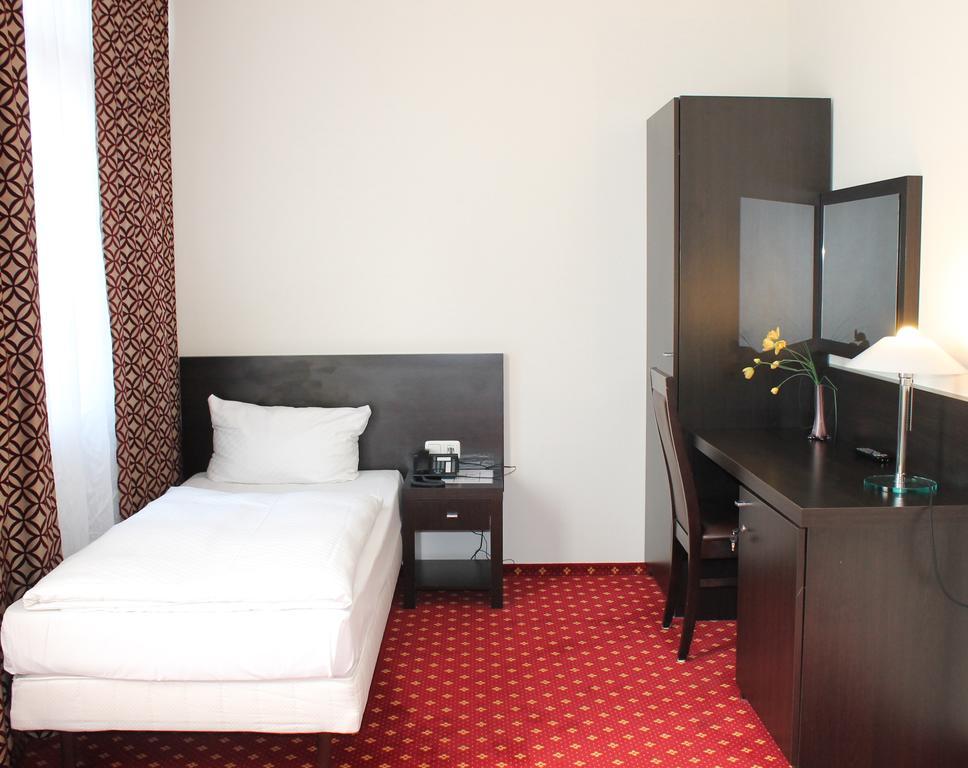 Aariana Hotel Оффенбах Экстерьер фото