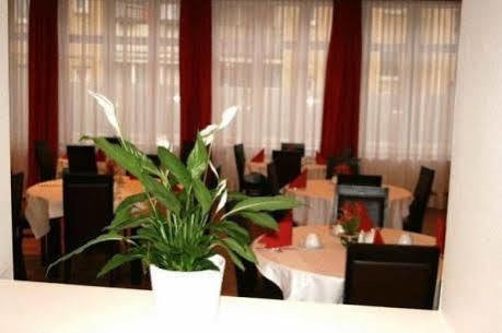 Aariana Hotel Оффенбах Экстерьер фото